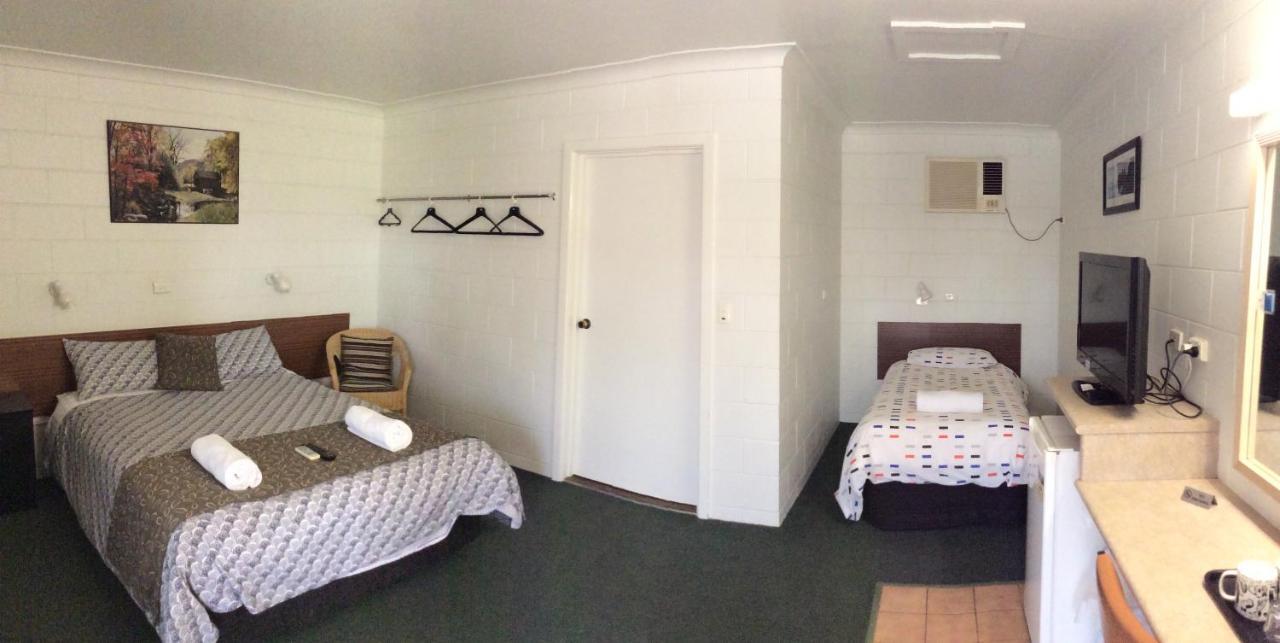 Cross Roads Motel Кобар Екстер'єр фото